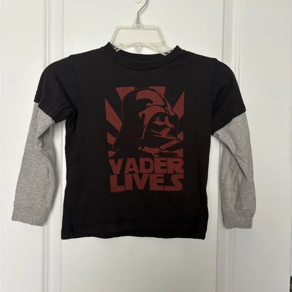 Boy’s Old Navy Black and Gray Star Wars Long Sleeve Tee Size: XS