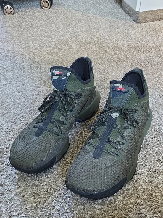 Nike-LeBron 16 Low 'Camo