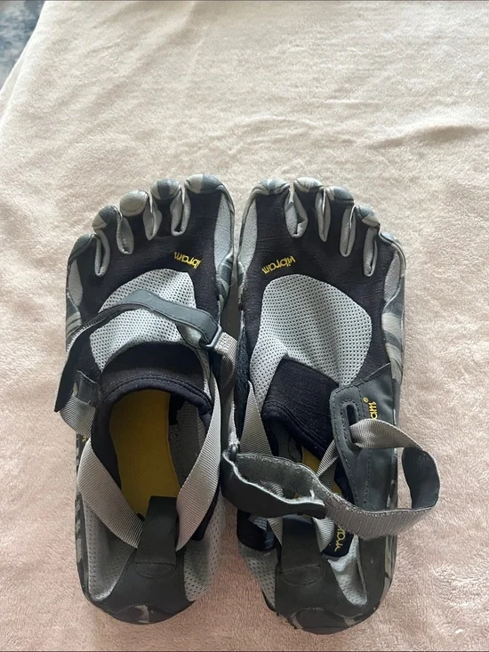 Vibram Men's FiveFingers KSO EVO Gray Black Minimalist Toe Shoes