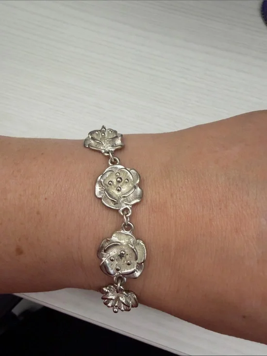 Silver Floral Link Bracelet for Women - Elegant Bloom Design