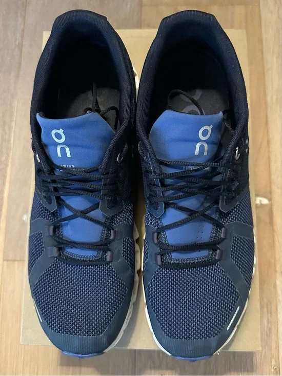 On Running Men’s Sneakers in Navy and Black