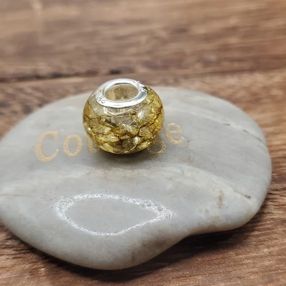 Rutilated gold veined quartz charm sterling silver 925‎