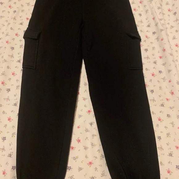 Black Cargo Jogger Pants size M (8) old navy with pockets