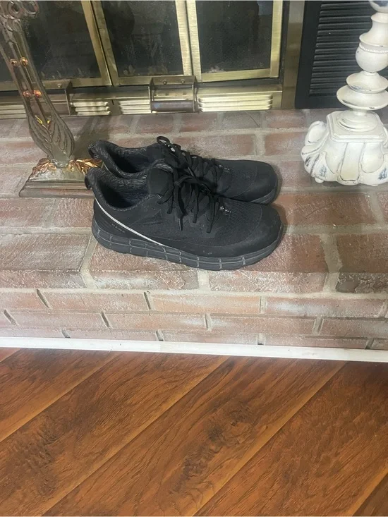 Men's Breathable Black Athletic Lace-Up Trainers