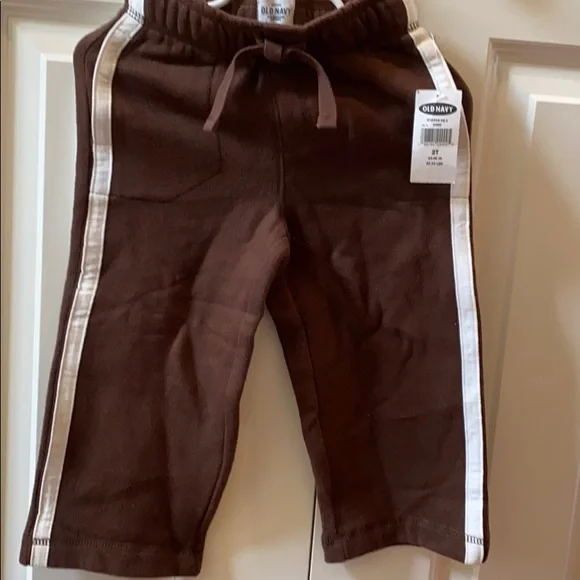 Old navy boy’s sweatpants.  Brown. Size 2T.