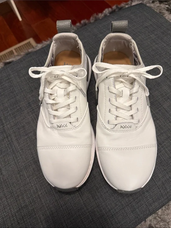 White Men’s Leather Lace-Up Golf Shoes