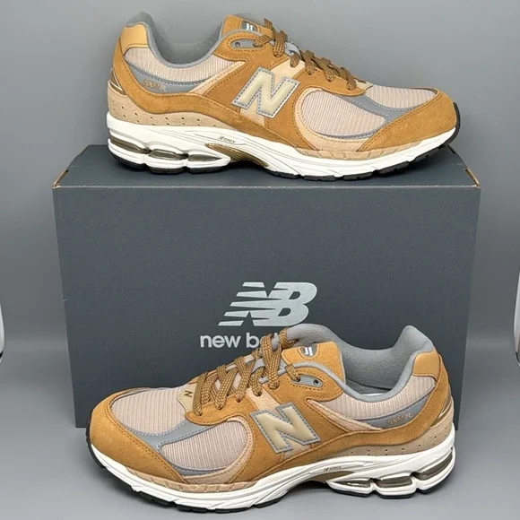 New Balance 2002R U2002RCE Beige Grey Running Shoes Men's Sz 10.5D Women's Sz 12