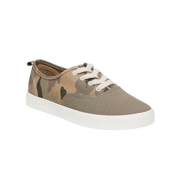 New Old Navy Canvas Shoes Boys Girls Size 1 Camo Camouflage NWT