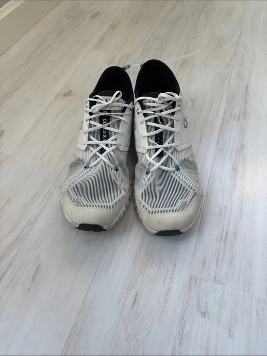 On Running Men's Cloudswift white with Light Blue Accents Athletic Shoes