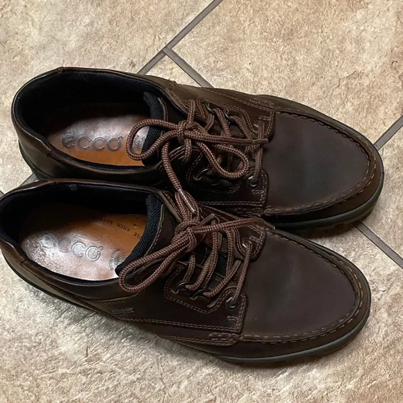 Ecco Men's Rich Brown Leather Hiking /Track Shoes 44 Goretex  Breathable