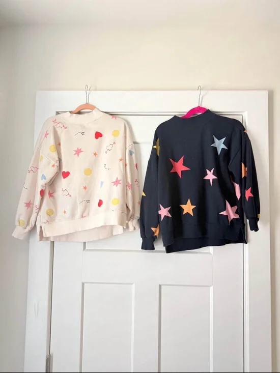 Old Navy size s 6/7 Kids Star & Heart Print Sweatshirt - Cream and Navy