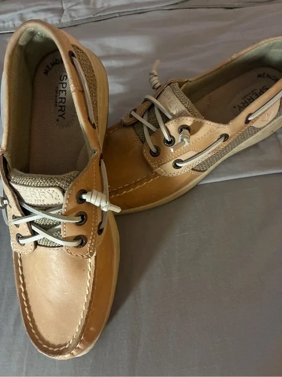 Sperry women’s Tan and Beige Leather Boat Shoes