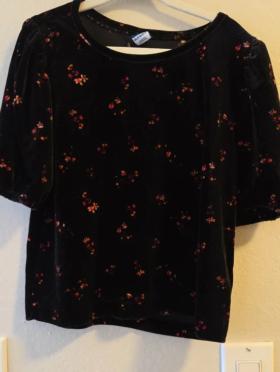 Old Navy Black Velvet Puff-Sleeve Floral Tee