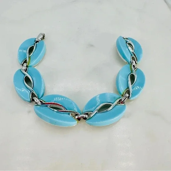 Vintage Lisner Baby Blue Bracelet Signed Molded Plastic Link Estate Cost…