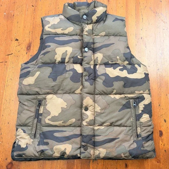Kids Old Navy Camo Puffer Vest‎ Size Medium Padded Zip Pockets Excellent