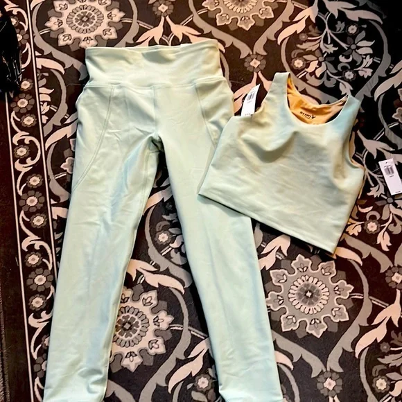 Little girls, Old Navy, workout outfit, size 6–7 new