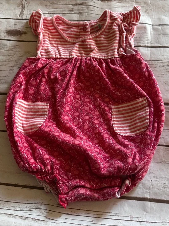 Old Navy coral floral print romper fair pilling, size 6-12 months