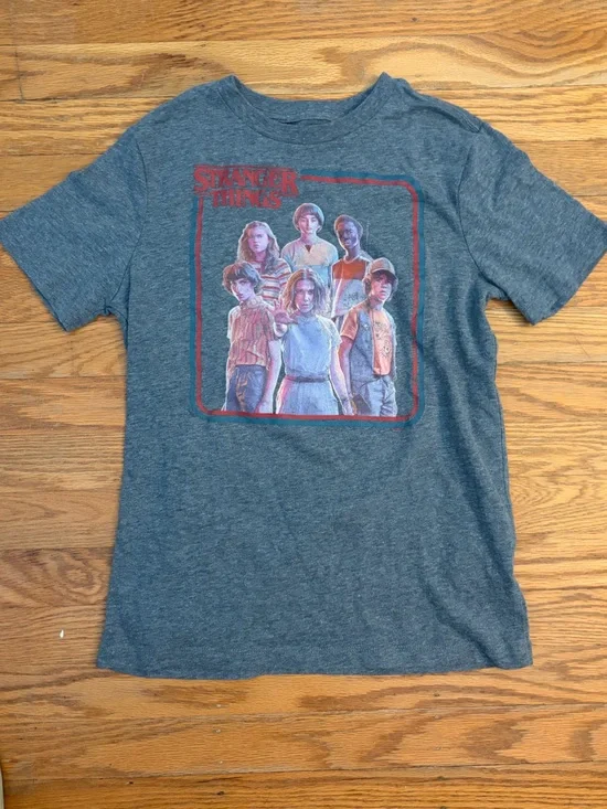Old Navy Stranger Things Tee, Kids Medium (8)