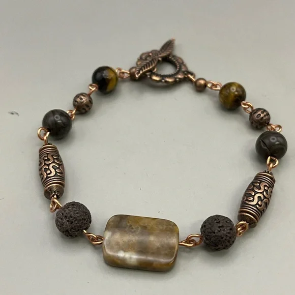 Elegant Beaded Essential Oil Bracelet with Copper Accents