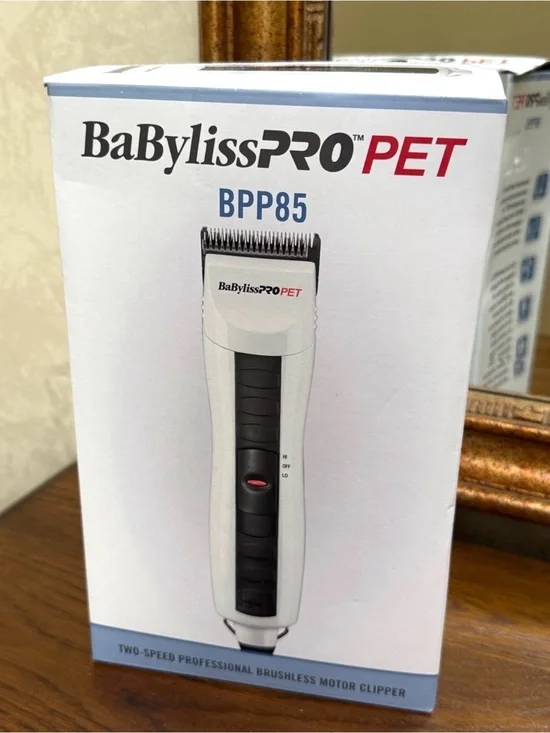 BabylissPRO PET Clipper BPP85. Lightweight. 10’ tangle free cord, 4 comb attach.