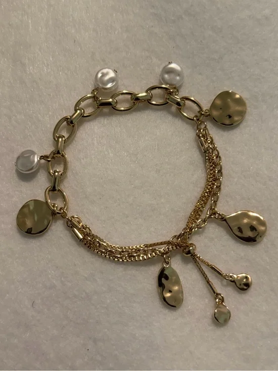 Gold Pearl & Hammered Disc Charm Bracelet