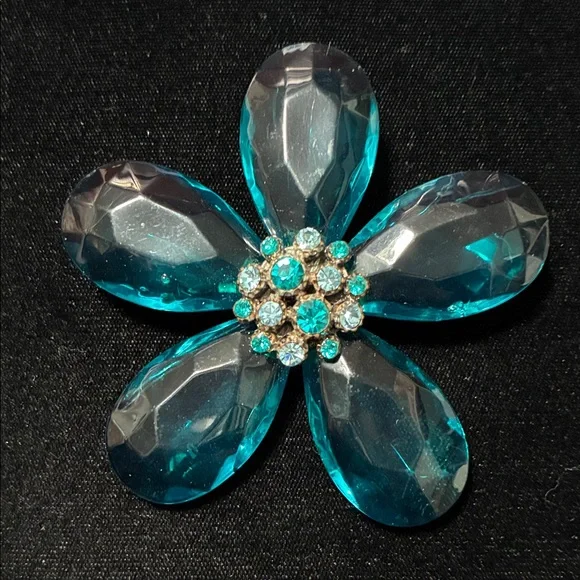 Elegant vintage Blue Floral crystal Brooch