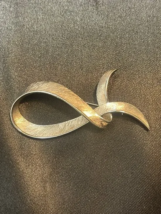 Vintage Trifari Crown Abstract Ribbon Brooch Brushed Silver Tone