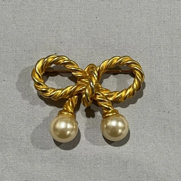 Vintage Gold Tone Twisted Rope Bow Brooch Pin with Faux Pearl Drops