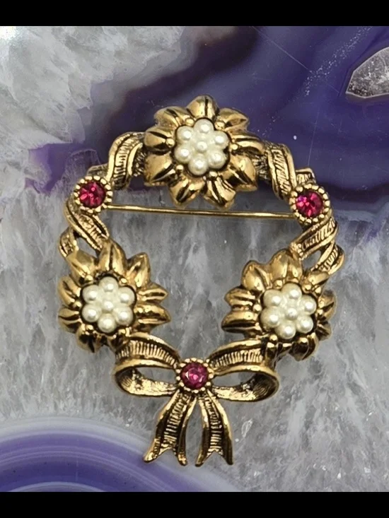 Avon Floral Wreath Brooch w/ Faux Pearls & Pink Faceted Glass Crystals