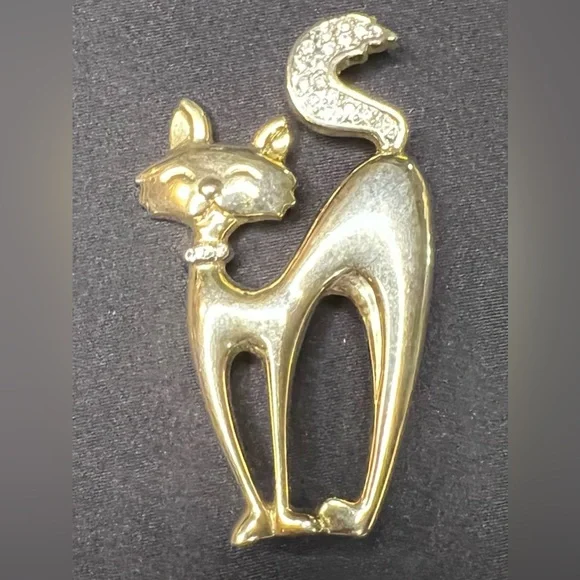 VINTAGE GOLD TONE CAT PIN BROOCH w/ RHINESTONES