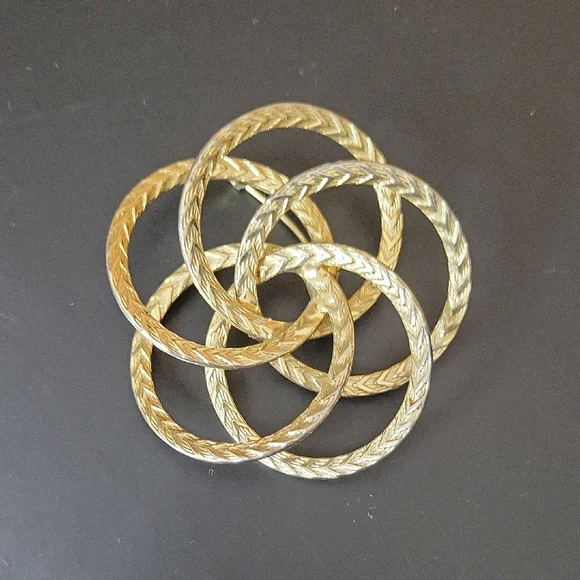 Vintage Etched Gold Tone Interlocking Rings Brooch Pin