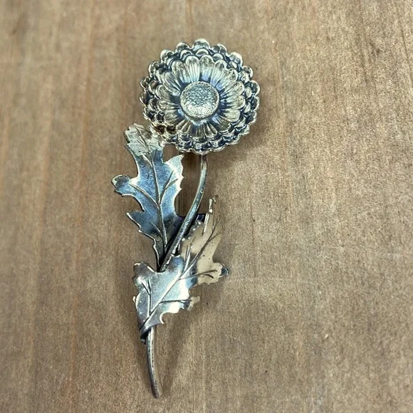 Sarah Coventry Sterling sunflower brooch pin Vintage