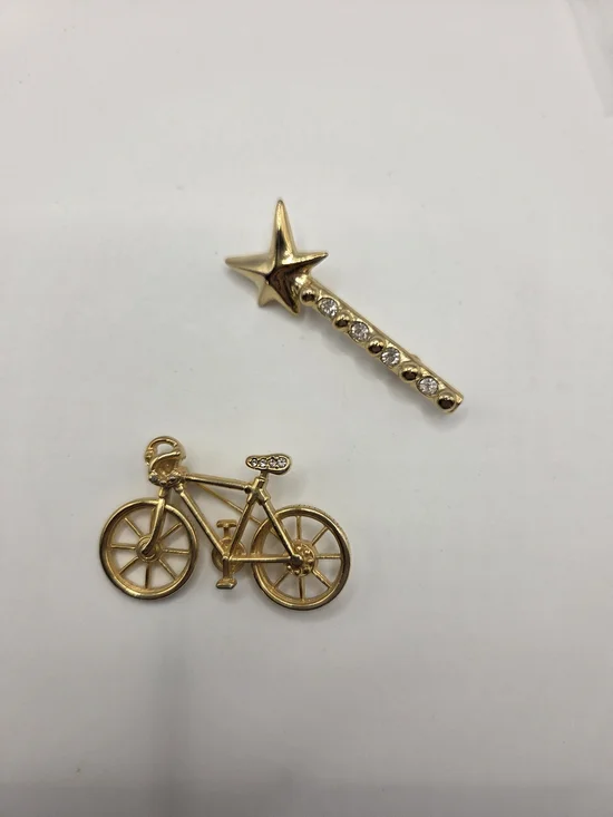 1569. Set Of Two Fun Gold Tone Brooches