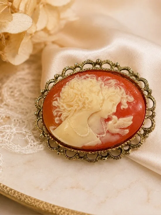 VINTAGE FAUX CAMEO BROOCH TWO WOMEN LADIES DOVE LOVE BIRD UNSIGNED