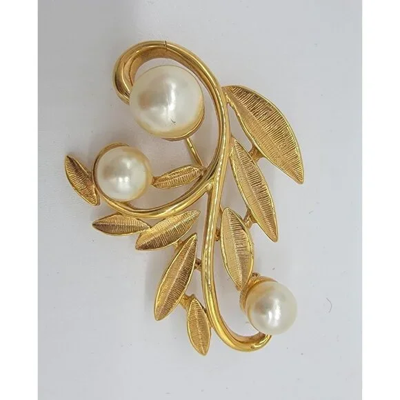 Vintage Napier Faux‎ Pearl Gold Tone Leaf Floral Pin Brooch