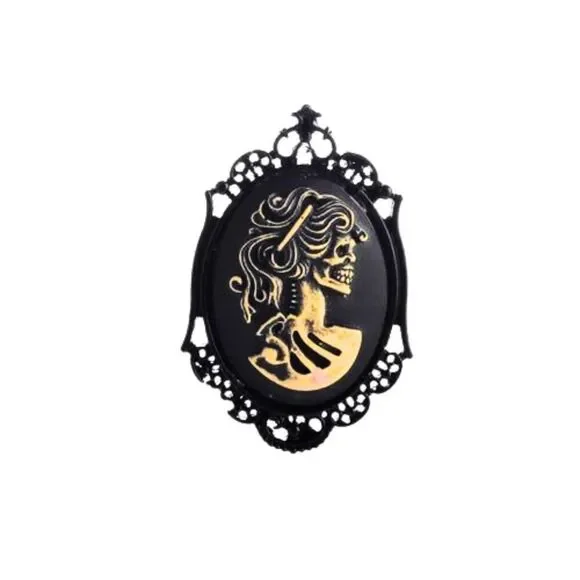 Gothic Skeleton Cameo Pendant – Vintage Black Victorian Horror Brooch Halloween