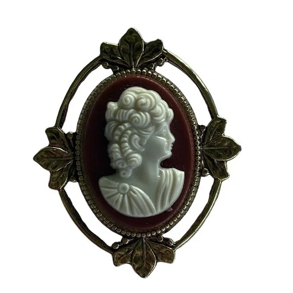 Cameo Brooch Pin Womens Profile Rust Gold Tone Metal Vintage