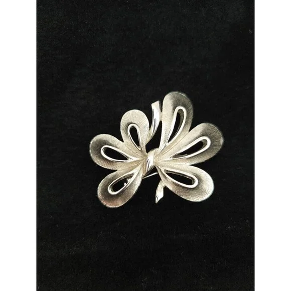 Vintage Jewelry Silver Tone Brooch Pin‎ Bow Shape