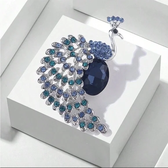 NEW❗️Elegant Blue and Silver Peacock Brooch