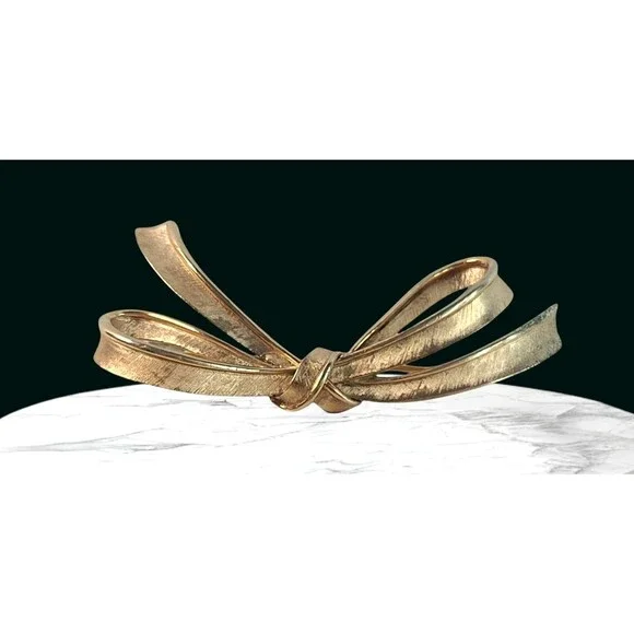 Vintage Trifari Brushed Gold Tone Bow Brooch Pin Signed