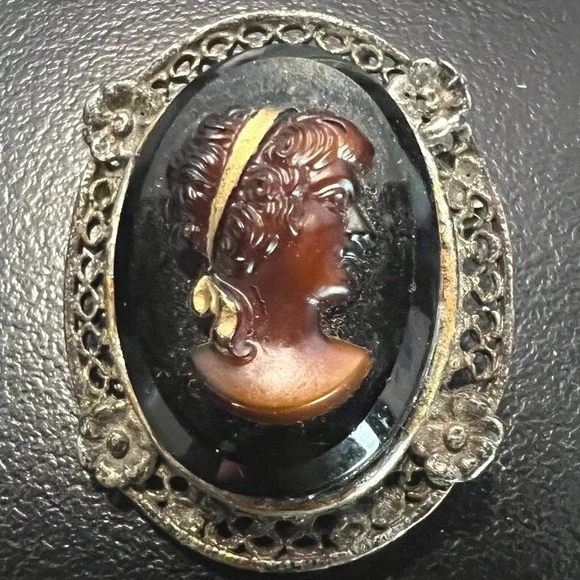 Vintage Glass Cameo Brooch Dark Brown Woman Right Facing Silver‎ Tone Frame