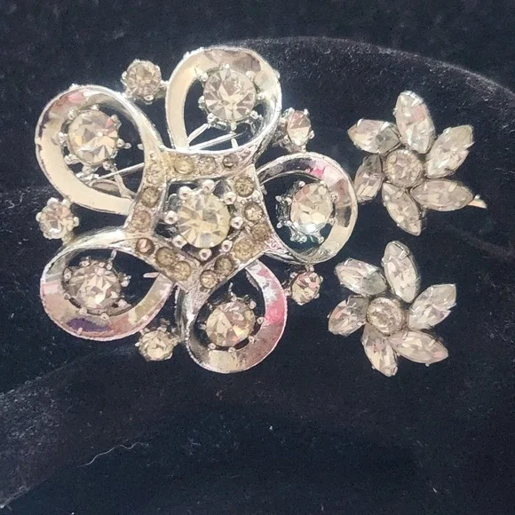 Vintage Rhinestone Brooch and Austria Clip On Earrings‎ Set Silver Tone Floral