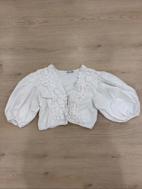 Zara small White Cropped Eyelet Lace Blouse