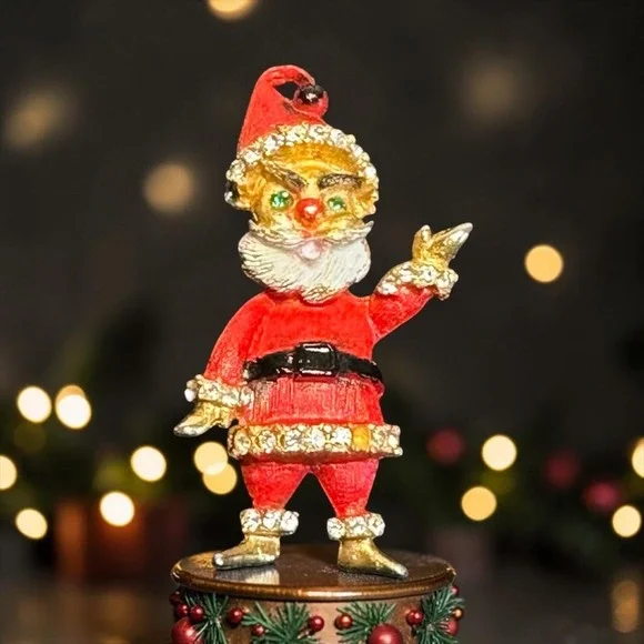 Vintage Rhinestone Santa Claus‎ Brooch Red Enamel Christmas Pin Gold Tone