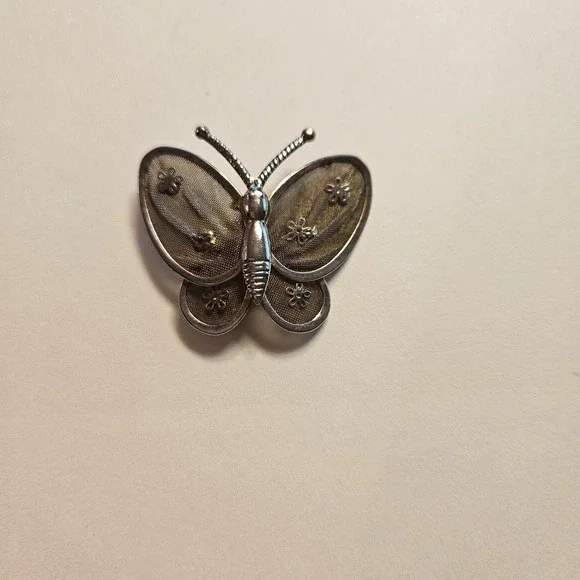 Silver‎ Toned Mesh Butterfly Shaped Brooch Pendant