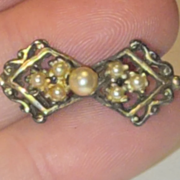 1951 Ballou Vintage Antique Bow Pearl Lapel