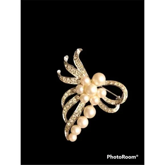 Vintage Crystal & Sim Pearl Brooch‎