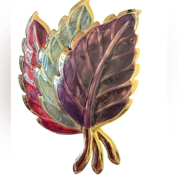 Vintage 3 Leaf Goldtone and Enamel Brooch