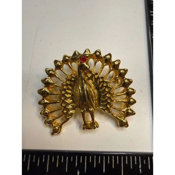 Vintage Gold Tone Peacock Brooch Red Rhinestone Eye Figural Bird Pin