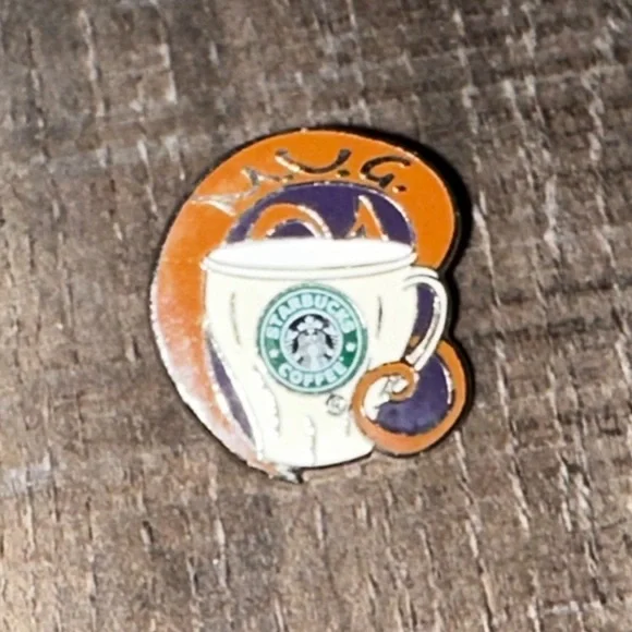 💞 New Starbucks “Mug Award” Pin